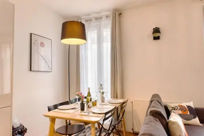 Coin salon dans l'établissement *Appartement Moderne/2 minutes du métro*