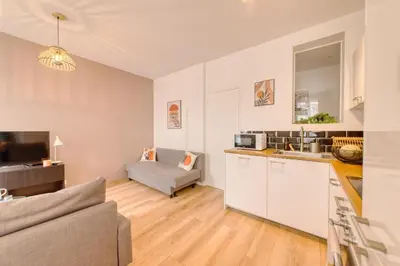 Cuisine ou kitchenette dans l'établissement *Appartement Moderne/2 minutes du métro*