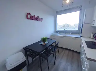 Plan de l'établissement 4 min walk to metro, 2 bedrooms &Salon, La Défense