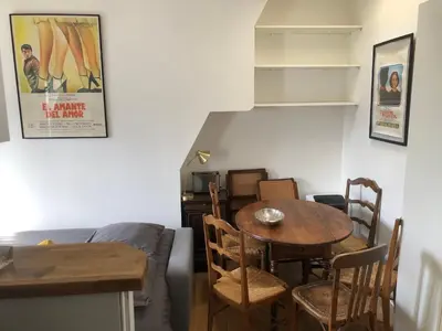 Coin salon dans l'établissement 2 pièces sous les toits 6 personnes calme lumineux équipé