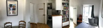 Bibliothèque dans l'appartement