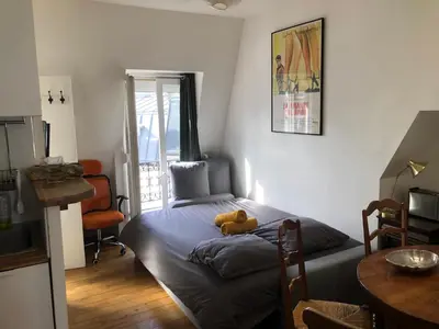 Coin salon dans l'établissement 2 pièces sous les toits 6 personnes calme lumineux équipé