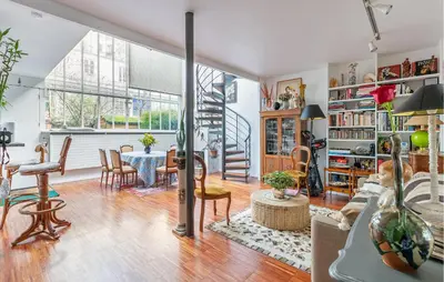 Coin salon dans l'établissement Gorgeous Home In Paris With Wifi