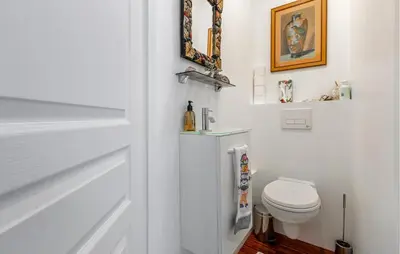 Salle de bains dans l'établissement Gorgeous Home In Paris With Wifi