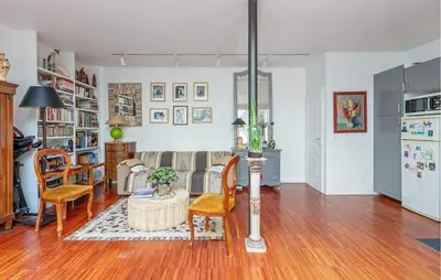 Cuisine ou kitchenette dans l'établissement Gorgeous Home In Paris With Wifi