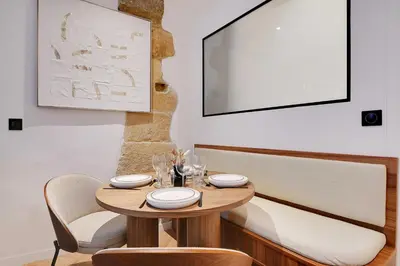 Coin salon dans l'établissement Elegant Comfort in the heart of Paris-Notre Dame