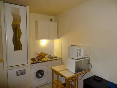 Cuisine ou kitchenette dans l'établissement Pret à usage & Commodat Ile Saint Germain Issy les Moulineaux- 30 nuitées minimum - Salarié mobilité ou étudiant stagiaire
