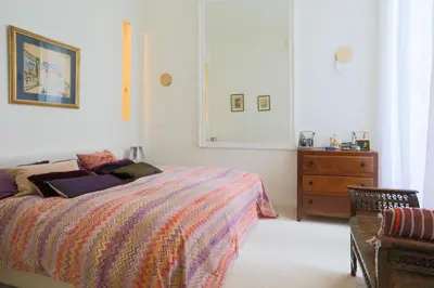 Un ou plusieurs lits dans un hébergement de l'établissement Chic flat Place des Vosges