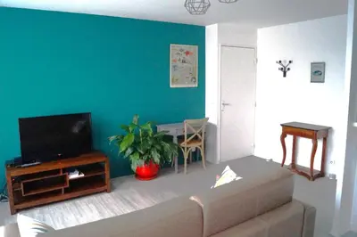 Télévision ou salle de divertissement dans l'établissement Appartement calme et lumineux à 5 mn de Paris