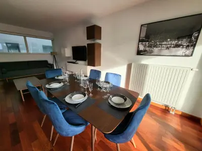 Télévision ou salle de divertissement dans l'établissement Paris Montmartre Chic