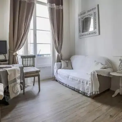 La Belle Du Marais