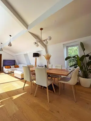 Coin salon dans l'établissement Superbe appartement avec jacuzzi, sauna et hammam, proche de Paris