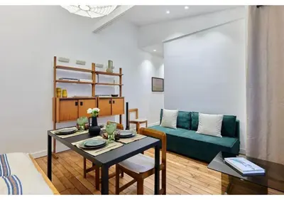 Coin salon dans l'établissement Apartment in the center of Paris by Studio prestige