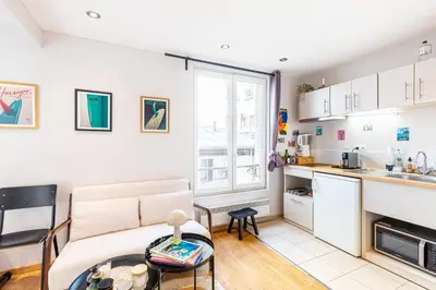 Cuisine ou kitchenette dans l'établissement GuestReady - Comfortable Cocoon near le Marais