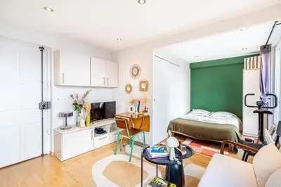 Cuisine ou kitchenette dans l'établissement GuestReady - Comfortable Cocoon near le Marais