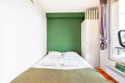 Un ou plusieurs lits dans un hébergement de l'établissement GuestReady - Comfortable Cocoon near le Marais