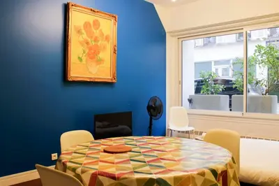 Un ou plusieurs lits dans un hébergement de l'établissement Colored Appt To Beaugrenelle