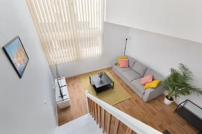 Coin salon dans l'établissement Duplex Cosy 6 personnes - Parking Gratuit - 15 min Centre de Paris Metro 13
