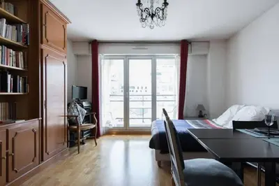 Bibliothèque dans l'appartement