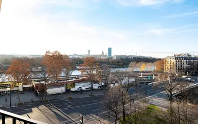 Vue générale sur Paris ou vue de la ville depuis l'appartement