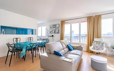Coin salon dans l'établissement Heart of Paris and magical view of the Seine river by Weekome