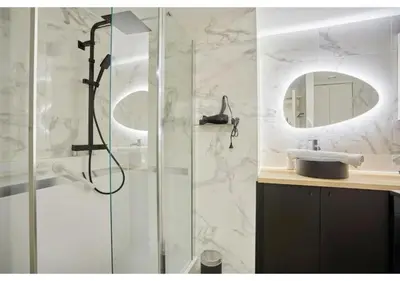 Salle de bains dans l'établissement Apartment Le Marais Place des Vosges by Studio Prestige