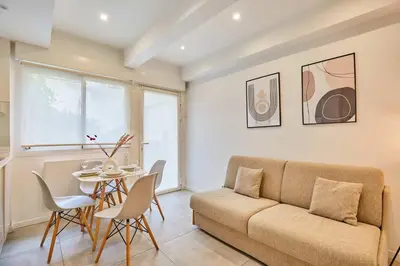 Coin salon dans l'établissement Apartment Le Marais Place des Vosges by Studio prestige