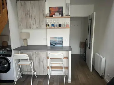 Cuisine ou kitchenette dans l'établissement 2 pièces duplex Issy Les Moulineaux Ascenseur internet