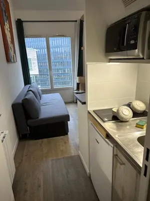 Cuisine ou kitchenette dans l'établissement 2 pièces duplex Issy Les Moulineaux Ascenseur internet