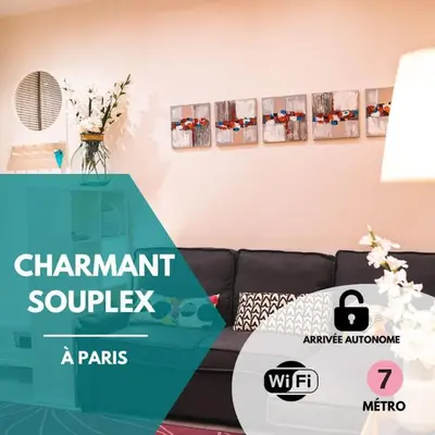 Coin salon dans l'établissement Charming souplex in Paris