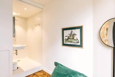 Salle de bains dans l'établissement Bright apartment in the 10Arr. - 4 people