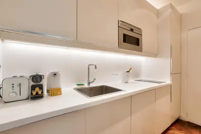 Cuisine ou kitchenette dans l'établissement Bright apartment in the 10Arr. - 4 people