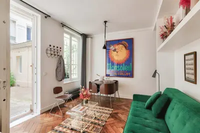 Coin salon dans l'établissement Bright apartment in the 10Arr. - 4 people