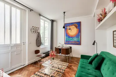 Coin salon dans l'établissement Bright apartment in the 10Arr. - 4 people