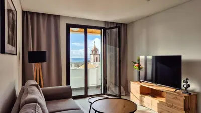 Télévision ou salle de divertissement dans l'établissement GuestReady - Appartement Chic avec Balcon