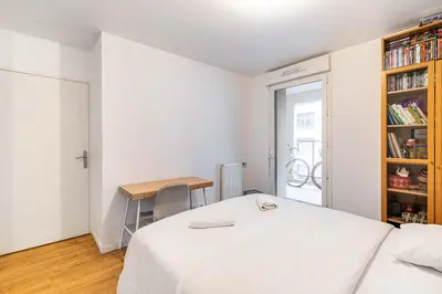 Un ou plusieurs lits dans un hébergement de l'établissement GuestReady - Appartement Chic avec Balcon