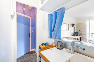 Cuisine ou kitchenette dans l'établissement GuestReady - City Charm near Sacré-Cœur