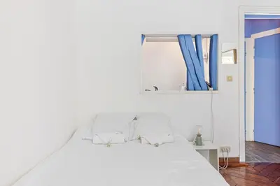 Un ou plusieurs lits dans un hébergement de l'établissement GuestReady - City Charm near Sacré-Cœur