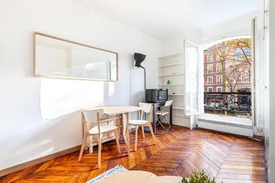 Cuisine ou kitchenette dans l'établissement GuestReady - City Charm near Sacré-Cœur