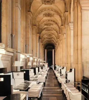Restaurant ou autre lieu de restauration dans l'établissement La Villa du Louvre