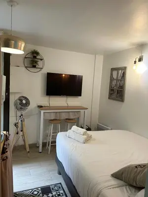 Un ou plusieurs lits dans un hébergement de l'établissement Joli studio rue de Nazareth