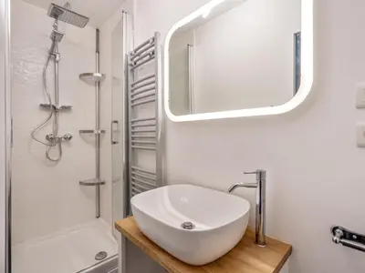 Salle de bains dans l'établissement Joli studio rue de Nazareth
