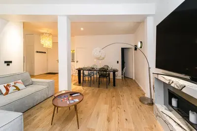 Télévision ou salle de divertissement dans l'établissement Pick A Flat's Apartment in Notre-Dame de Paris - Rue Saint-Séverin