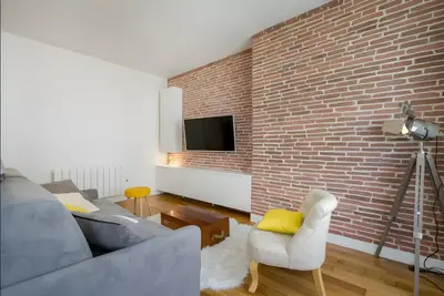 Télévision ou salle de divertissement dans l'établissement Appartement 2 pièces avec vue Tour Eiffel