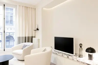 Télévision ou salle de divertissement dans l'établissement Bel appartement au centre de Paris