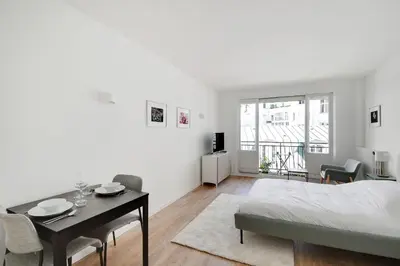 Un ou plusieurs lits dans un hébergement de l'établissement Bright Studio for 2 - Champs-Elysées