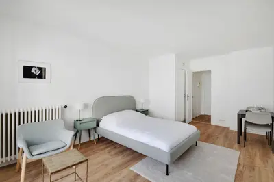 Un ou plusieurs lits dans un hébergement de l'établissement Bright Studio for 2 - Champs-Elysées