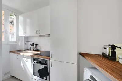 Cuisine ou kitchenette dans l'établissement Bright Studio for 2 - Champs-Elysées