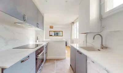 Cuisine ou kitchenette dans l'établissement CityStay-Confort- 5 min Metro -