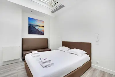 Un ou plusieurs lits dans un hébergement de l'établissement Superb apartment with hammam -4BR-12P- Bastille